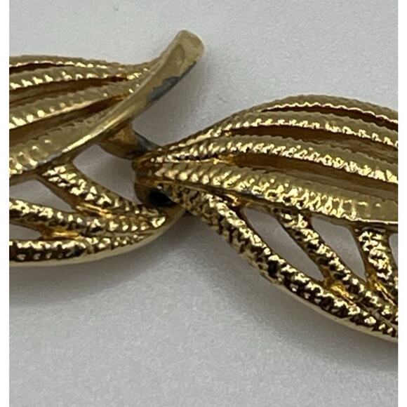 Vintage Monet Gold Tone Etche Leaf Chain Choker Necklace - Picture 5 of 10